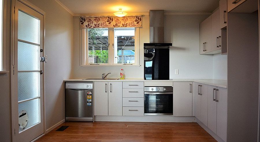  at 2/8 Mayfield Road, Glenfield, Auckland