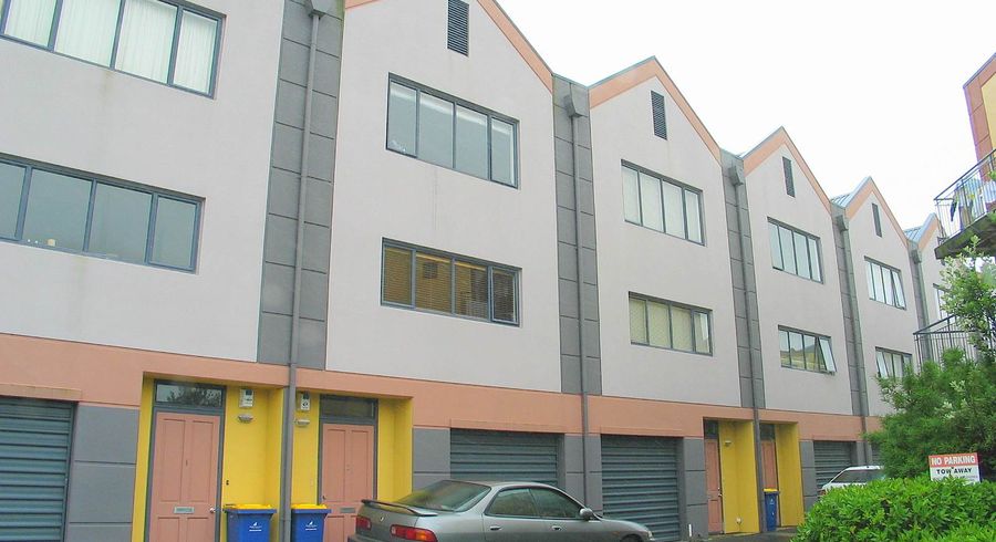  at 2/6 Ambrico Place, New Lynn, Auckland