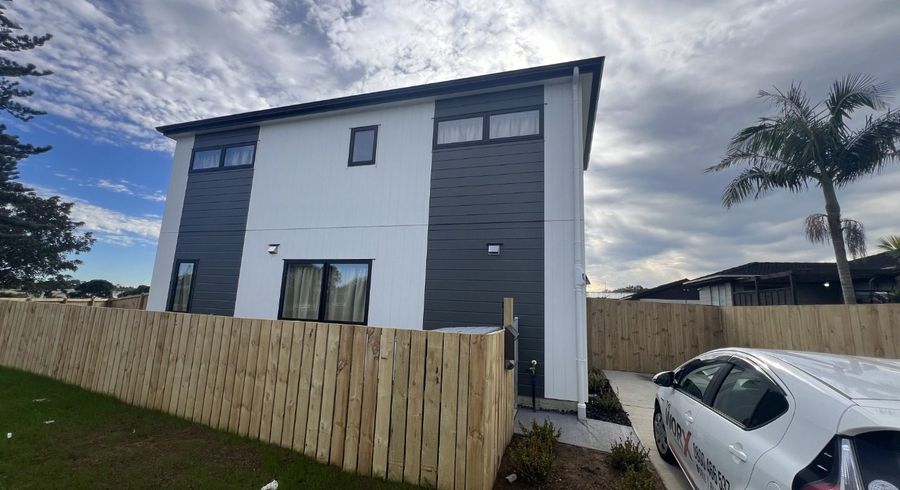  at 2 Adel Place, Weymouth, Manukau City, Auckland