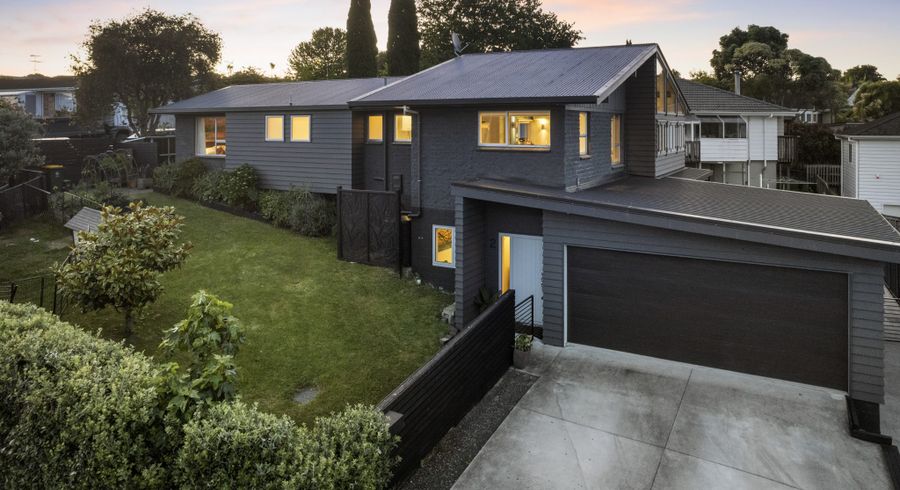  at 2 Broadview Place, Howick, Auckland