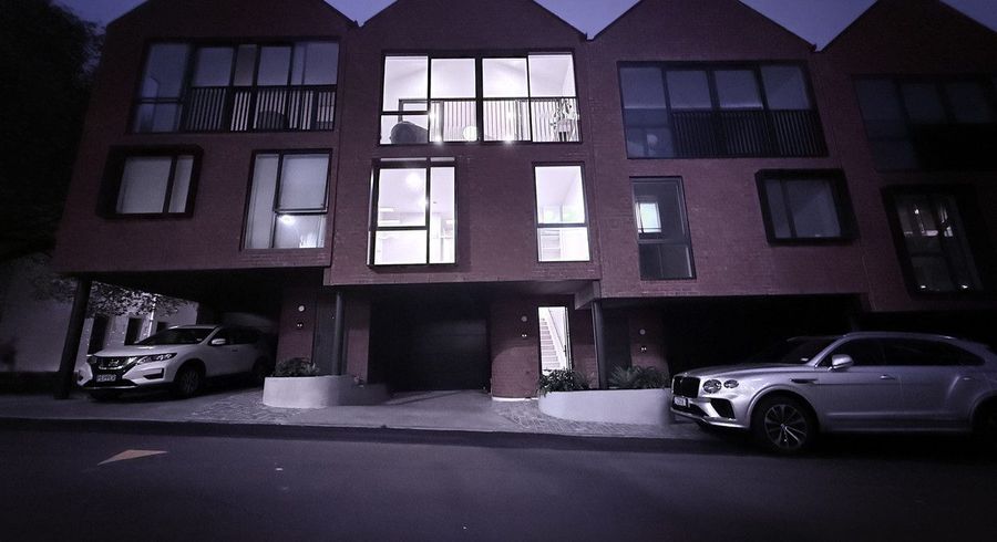  at 2/4 Madeira Lane, Grafton, Auckland City, Auckland