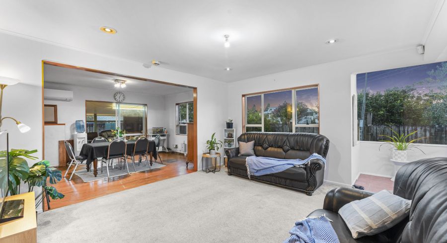  at 123 Universal Drive, Henderson, Waitakere City, Auckland