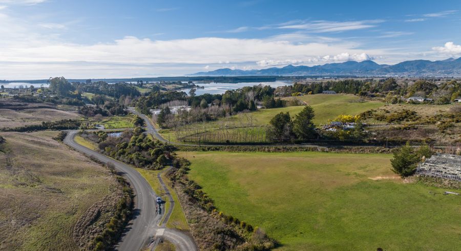  at 43 Redvale Road, Redwood Valley