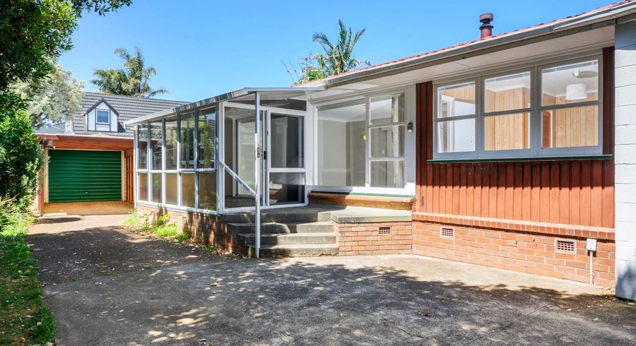  at 2/23 Grande Vue Road, Papatoetoe, Auckland