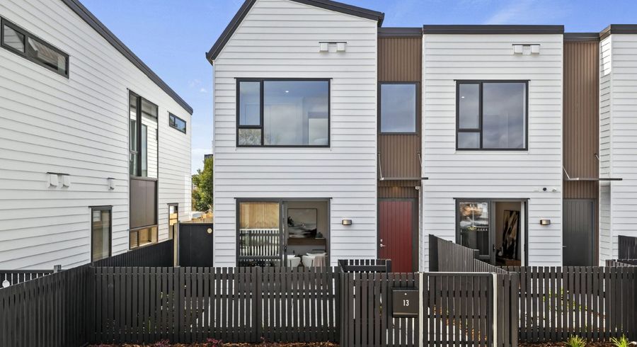  at 3 Isabella Lane, Henderson, Waitakere City, Auckland