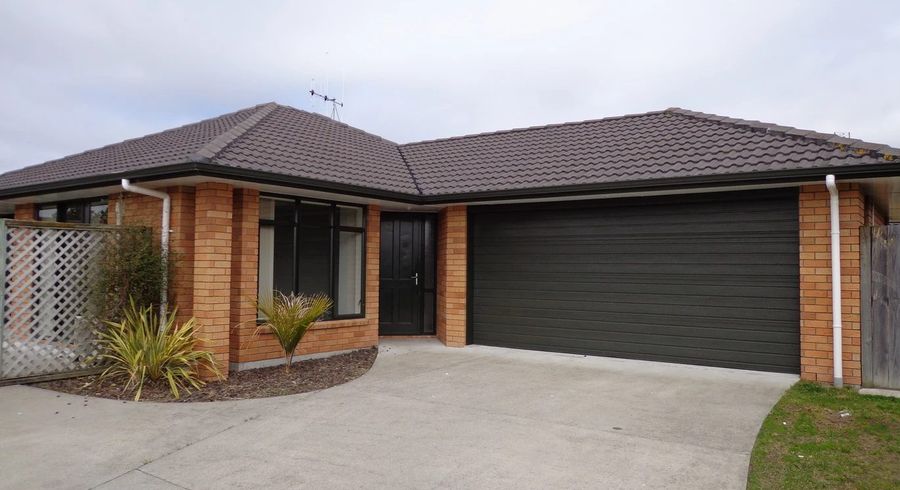  at 8 Holcroft Place, Huntington, Hamilton