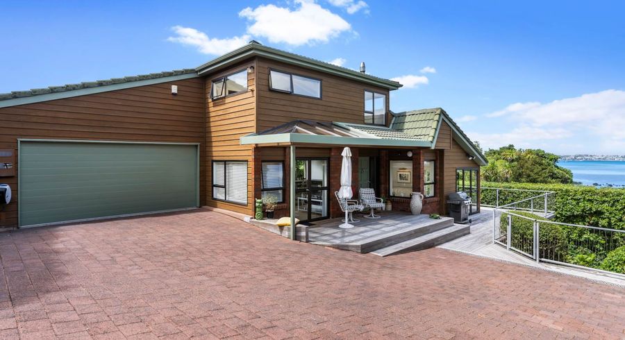  at 2/14 Pine Ridge Terrace, Hauraki, Auckland