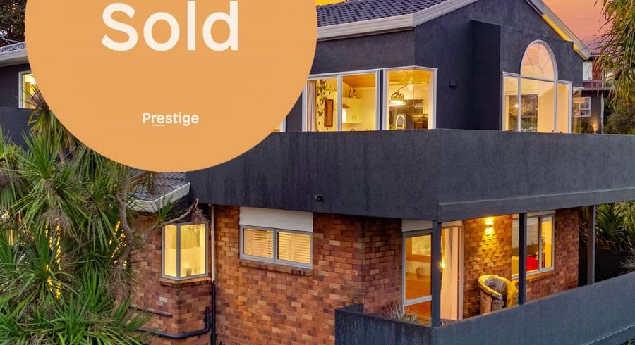  at 2/962 Beach Road, Torbay, Auckland