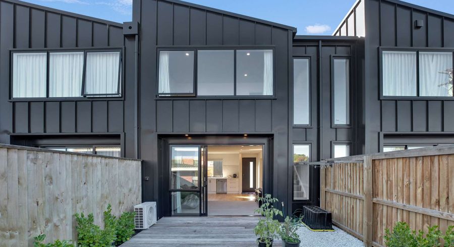  at 2/9 Marcroft Street, Woolston, Christchurch City, Canterbury