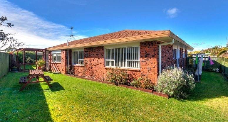  at 1/32 Booralee Avenue, Botany Downs, Manukau City, Auckland