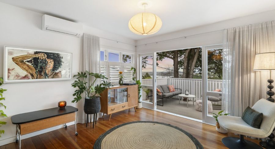  at 33 Island Bay Road, Beach Haven, North Shore City, Auckland