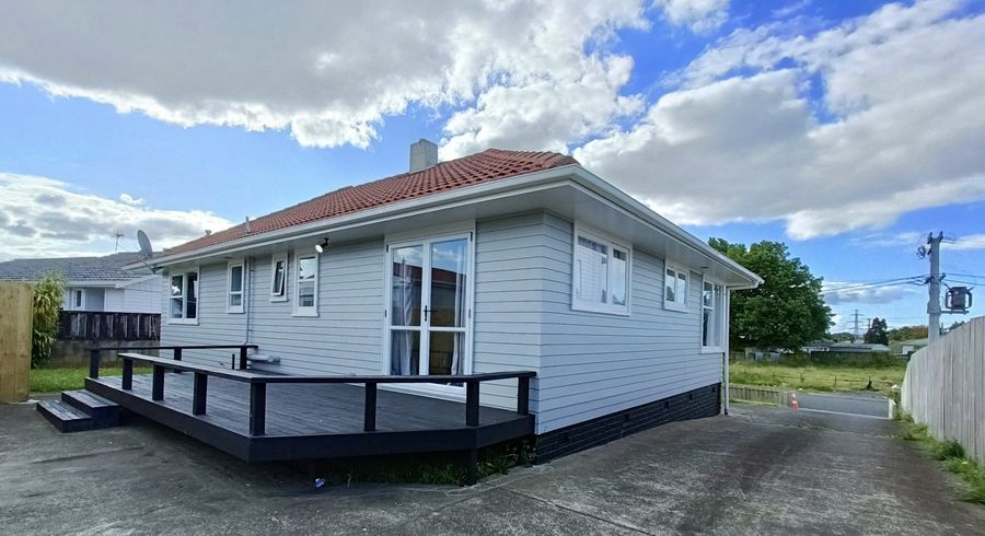  at 4 Clutha Crescent, Clover Park, Auckland