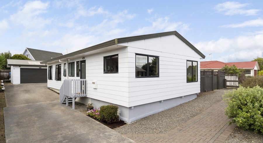  at 25 Rosewood Place, Paraparaumu