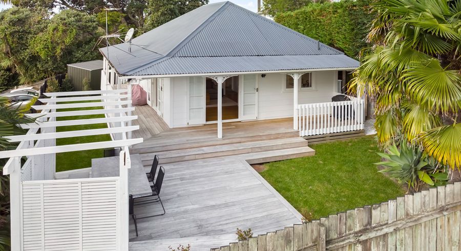  at 2/16 Woodside Avenue, Northcote, Auckland