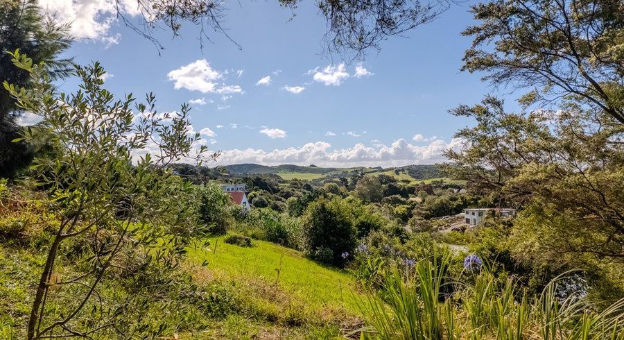 at 10 Hobson Terrace, Onetangi, Waiheke Island, Auckland