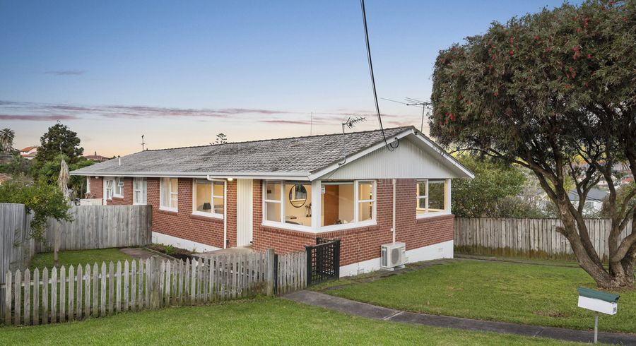  at 2/49 Wolsley Avenue, Milford, Auckland