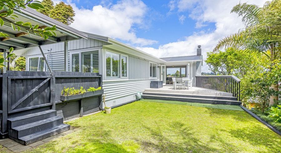  at 1/32 Sunset Road, Unsworth Heights, Auckland
