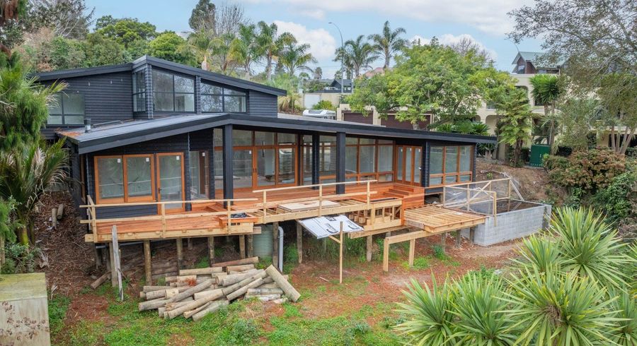  at 1027 River Road, Queenwood, Hamilton