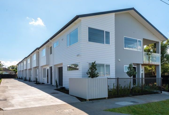  at 4/27 Dunkirk Road, Panmure, Auckland