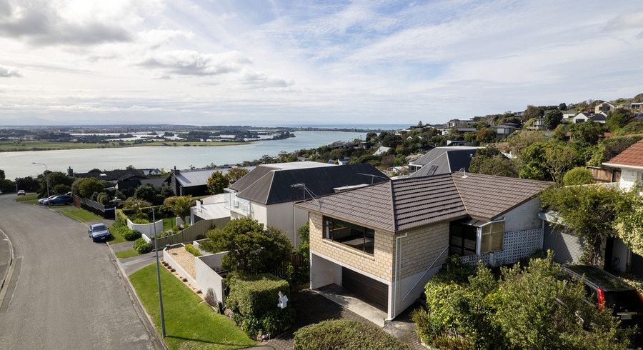 at 1/81 Cannon Hill Crescent, Mount Pleasant, Christchurch