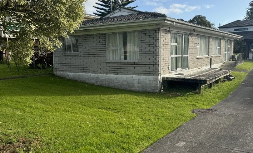  at 12 Dawnhaven Drive, Te Atatu Peninsula, Waitakere City, Auckland