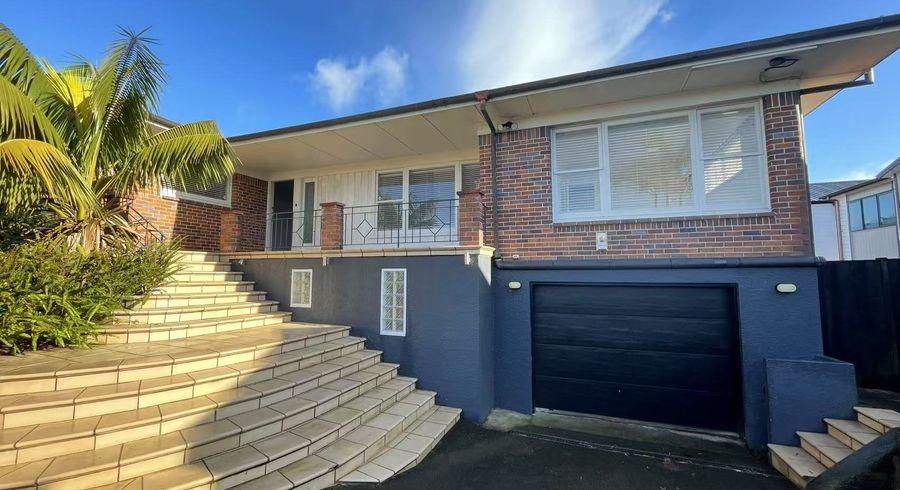  at 25 Bradbury Road, Botany Downs, Manukau City, Auckland
