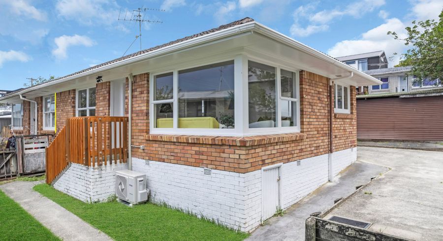  at 2/180 Archers Road, Glenfield, Auckland