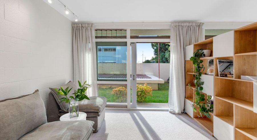  at 9 Esplanade Road, Mount Eden, Auckland