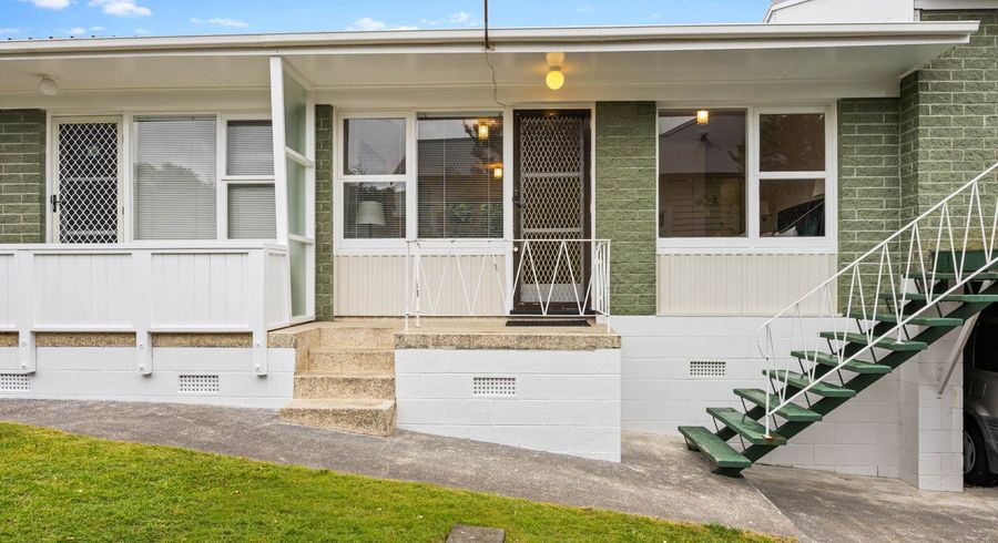  at 2/30 Halston Road, Mount Eden, Auckland City, Auckland