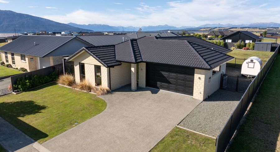  at 8 Hidden Lakes Avenue, Te Anau