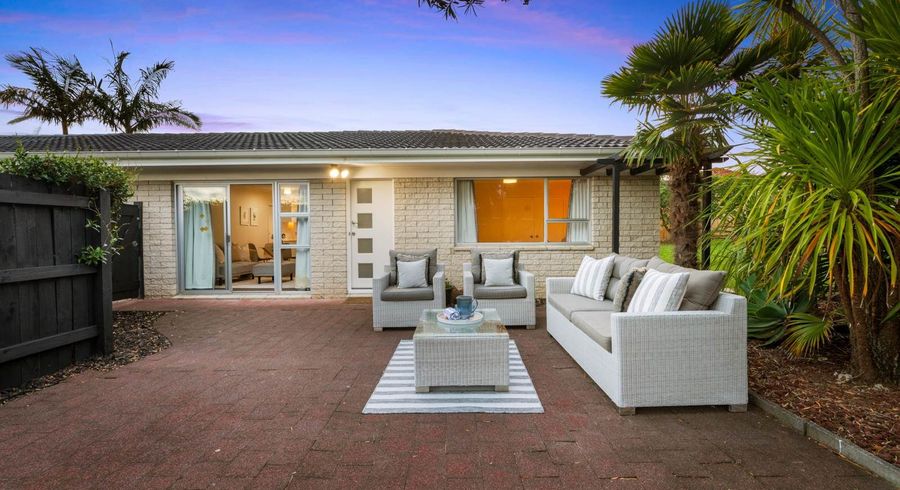  at 2/34 Ballater Place, Highland Park, Auckland