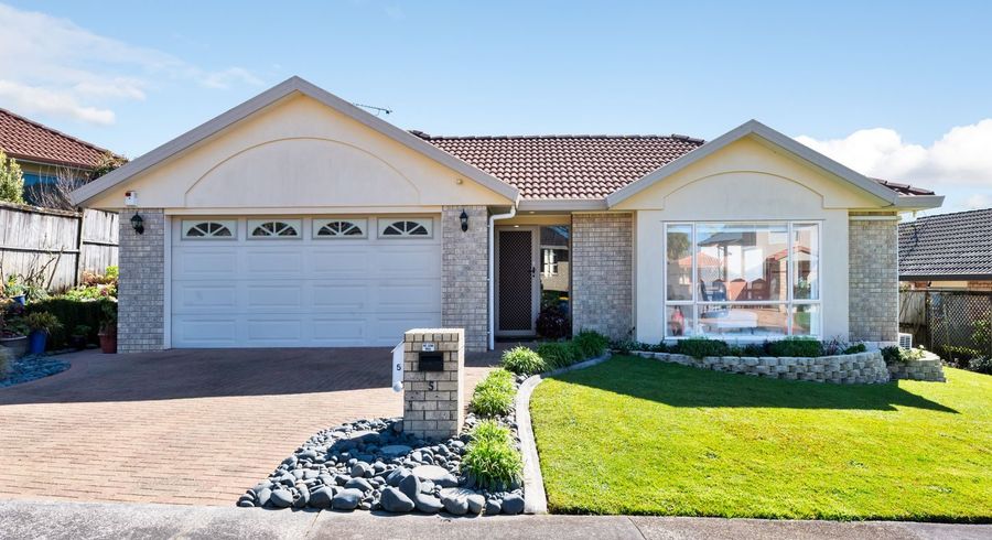  at 5 Highfields Terrace, Henderson, Waitakere City, Auckland