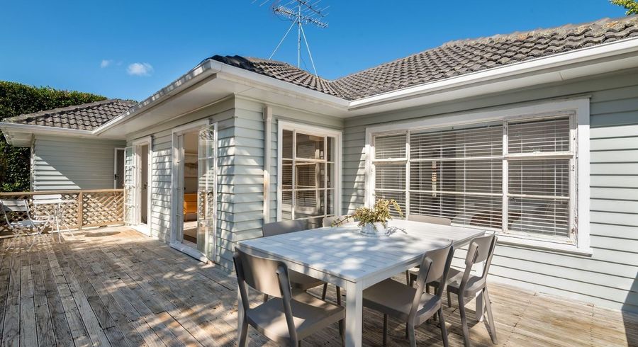  at 6 Alma Road, Milford, Auckland