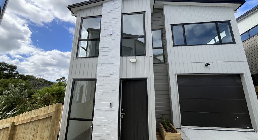  at 10D Mantra Road, Massey, Waitakere City, Auckland