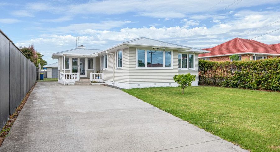  at 13 Peachgrove Road, Te Atatu Peninsula, Waitakere City, Auckland