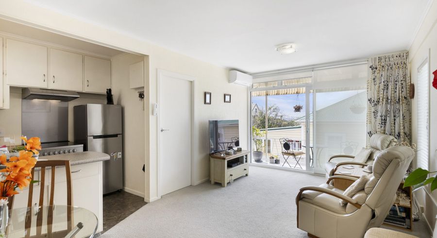  at 2/219 Onewa Road, Birkenhead, Auckland