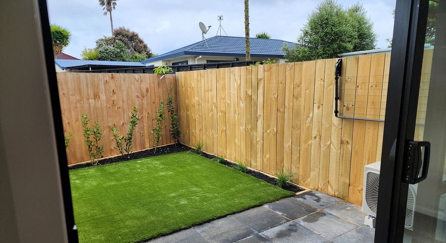  at 20 Moor Avenue, Te Atatu Peninsula, Waitakere City, Auckland