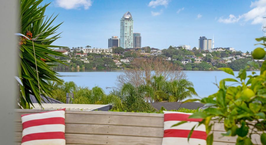  at 10/72 Kitchener Road, Milford, Auckland