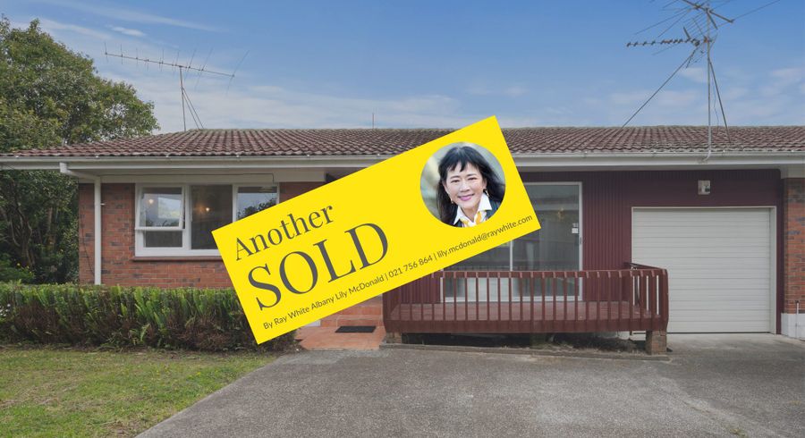  at 2/13 Chequers Avenue, Glenfield, Auckland