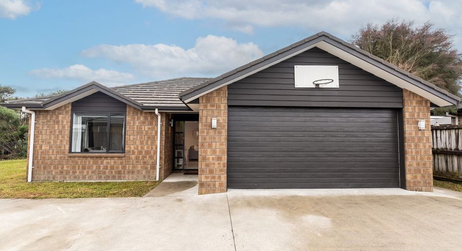  at 82 Barrington Drive, Huntington, Hamilton