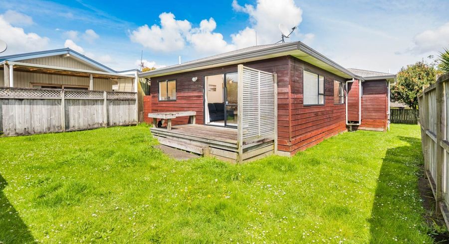  at 2/4 Morton Avenue, Forrest Hill, Auckland