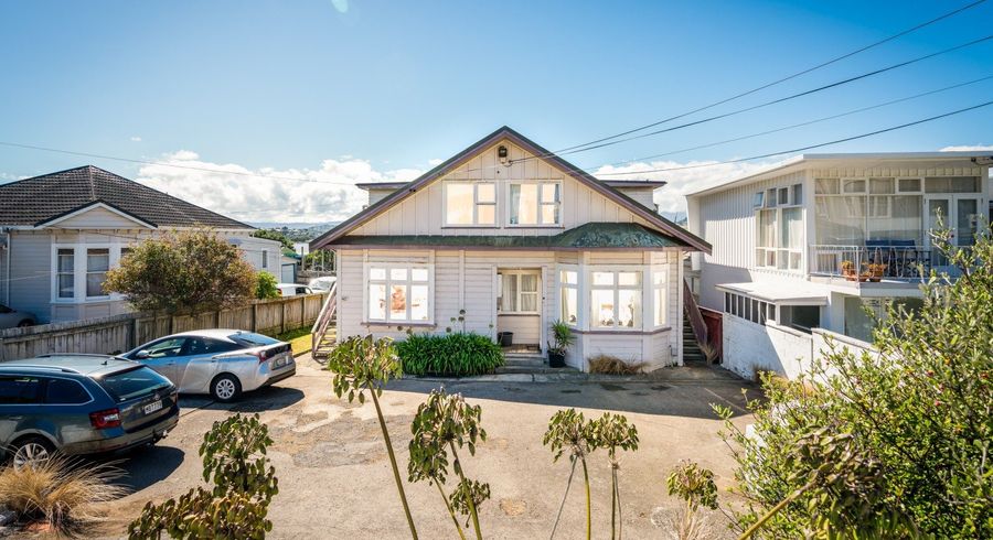  at 87 Queens Drive, Lyall Bay, Wellington