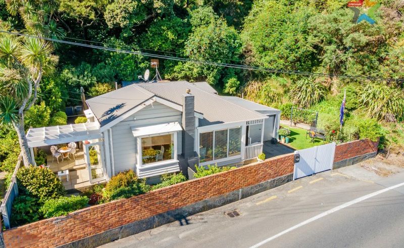  at 409 Marine Drive, Mahina Bay, Lower Hutt