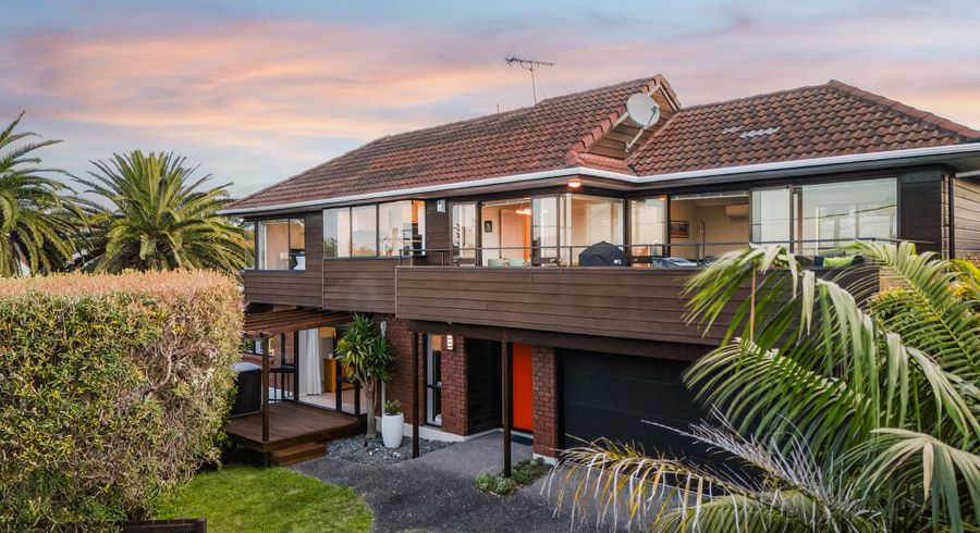  at 2/11 Hauraki Road, Hauraki, North Shore City, Auckland