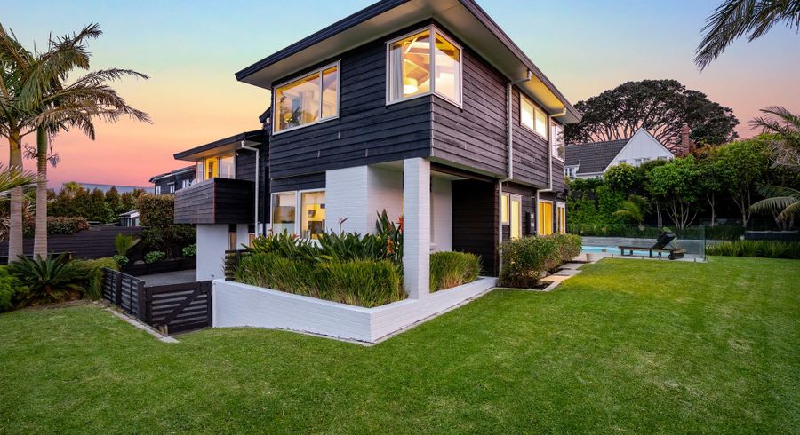  at 556 Beach Road, Rothesay Bay, North Shore City, Auckland