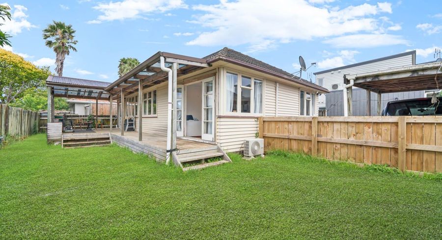  at 5A Anderson Avenue, Point England, Auckland