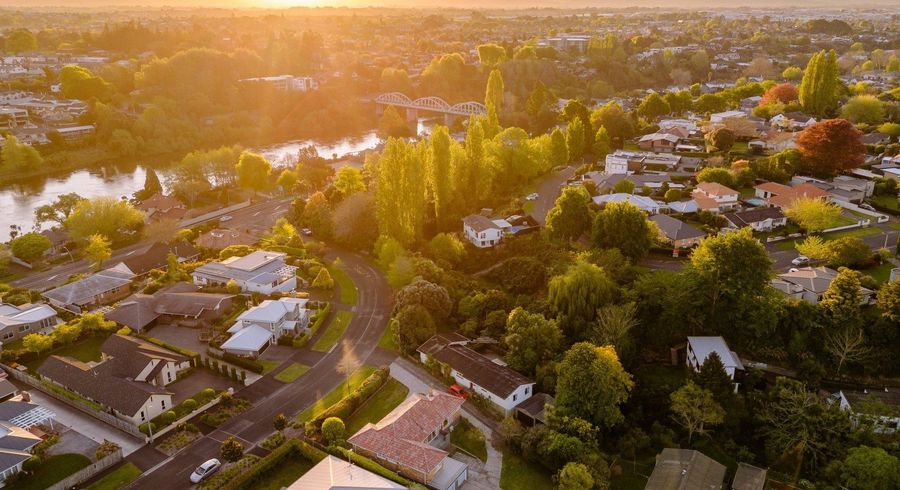  at 24 Riverview Terrace, Fairfield, Hamilton