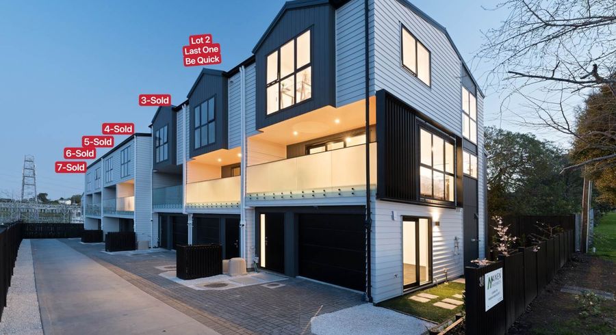  at 2/34 Lincoln Park Avenue, Massey, Waitakere City, Auckland