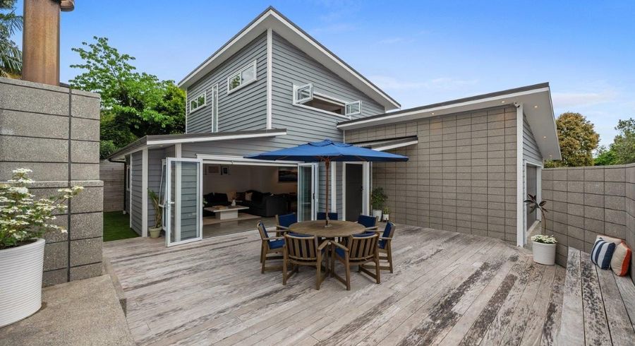  at 18A Selwyn Crescent, Forrest Hill, Auckland