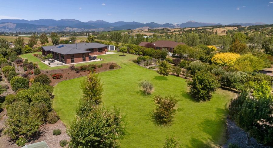  at 10 Kapuka Lane, Redwood Valley